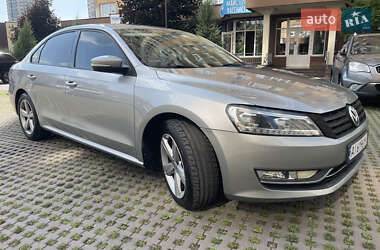 Седан Volkswagen Passat 2013 в Киеве
