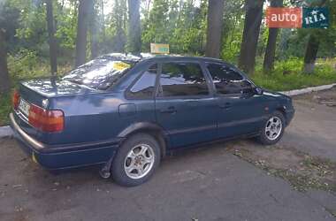 Седан Volkswagen Passat 1994 в Умани