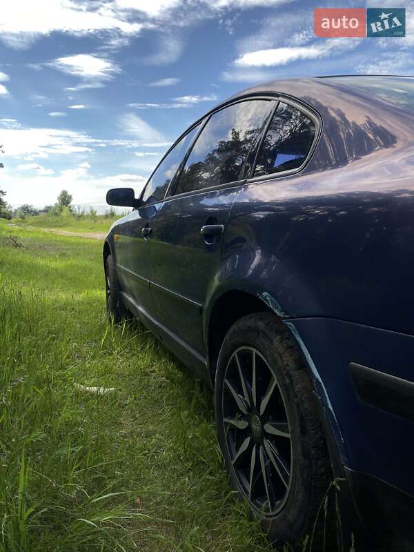 Седан Volkswagen Passat 1997 в Василькові