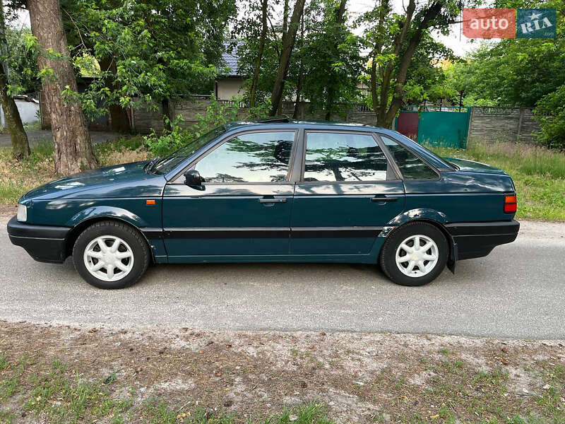 Седан Volkswagen Passat 1992 в Звенигородке
