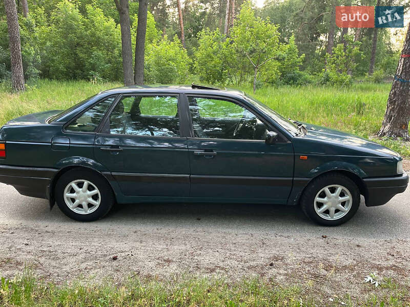 Седан Volkswagen Passat 1992 в Звенигородке