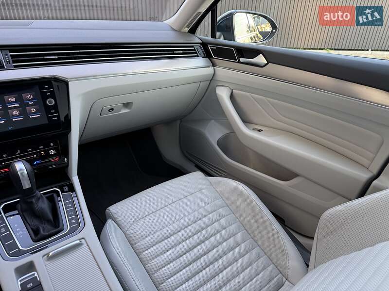 Седан Volkswagen Passat 2020 в Стрию