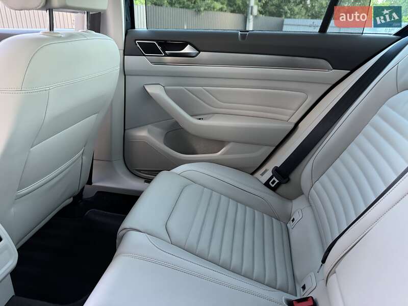 Седан Volkswagen Passat 2020 в Стрию