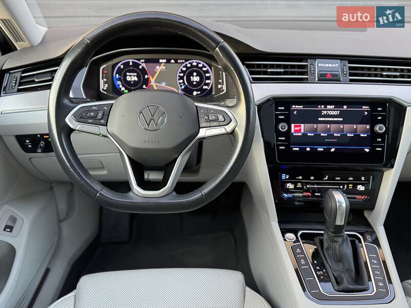 Седан Volkswagen Passat 2020 в Стрию