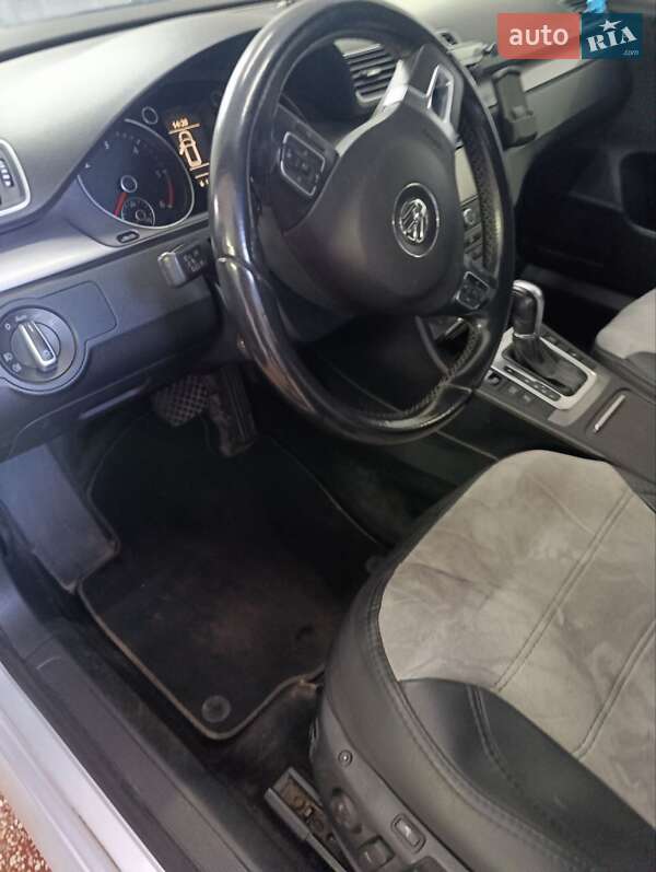 Універсал Volkswagen Passat 2014 в Тернополі