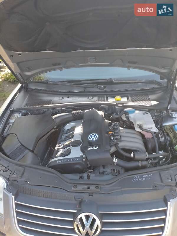 Універсал Volkswagen Passat 2002 в Новояворівську