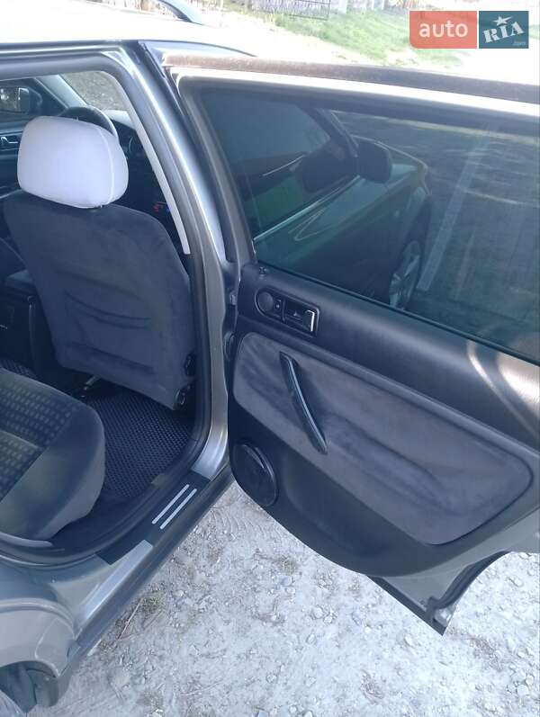 Універсал Volkswagen Passat 2002 в Новояворівську