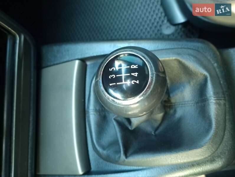 Універсал Volkswagen Passat 2002 в Новояворівську