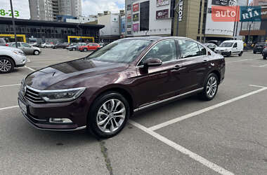 Седан Volkswagen Passat 2016 в Києві