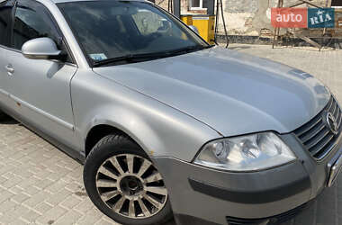 Седан Volkswagen Passat 2004 в Ізяславі