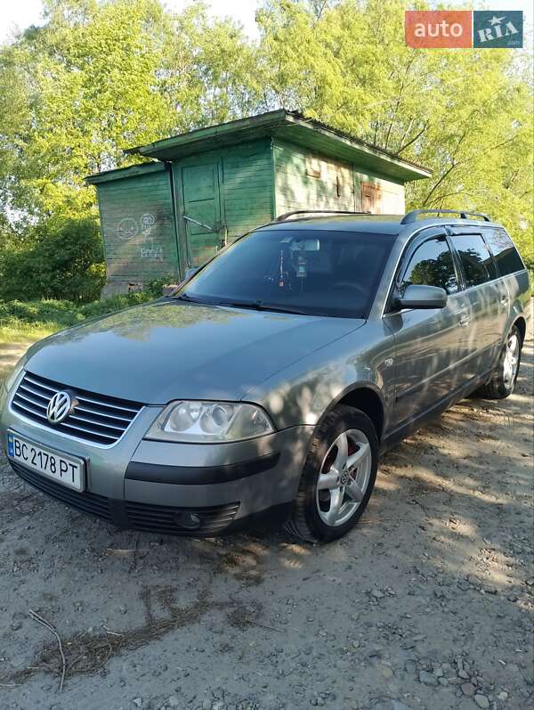 Універсал Volkswagen Passat 2002 в Новояворівську