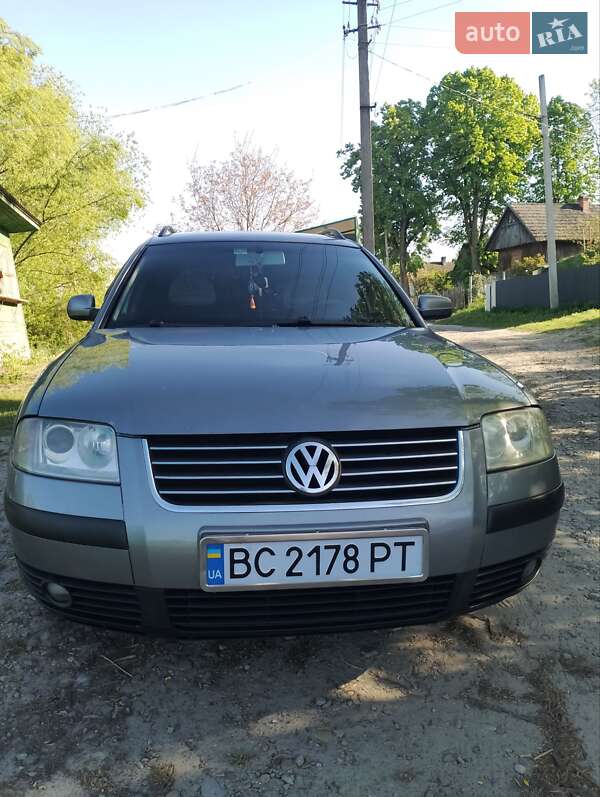 Універсал Volkswagen Passat 2002 в Новояворівську