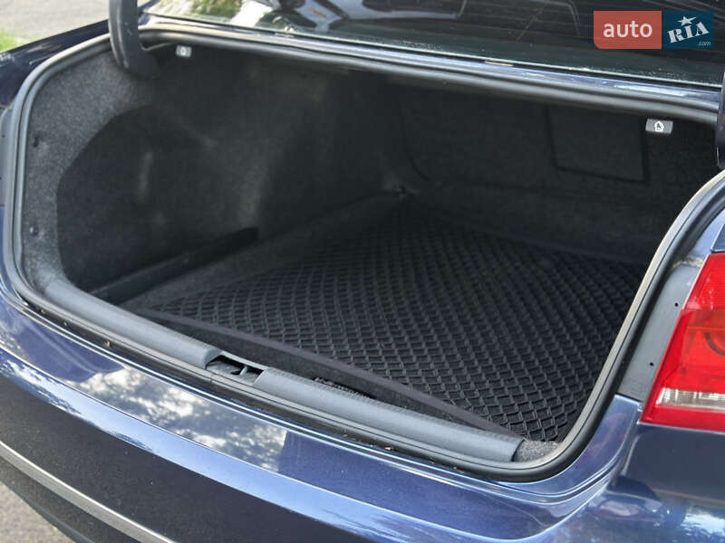 Седан Volkswagen Passat 2012 в Киеве