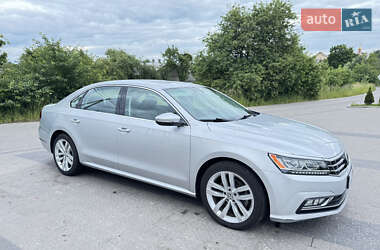 Седан Volkswagen Passat 2018 в Львове