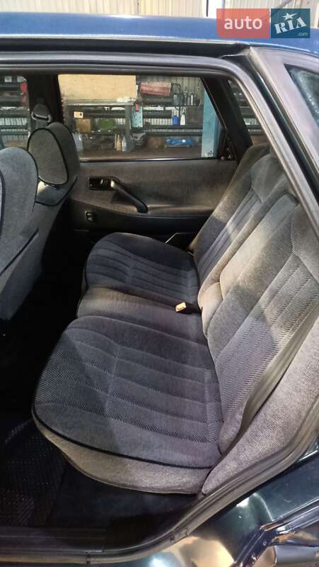 Седан Volkswagen Passat 1990 в Чернігові