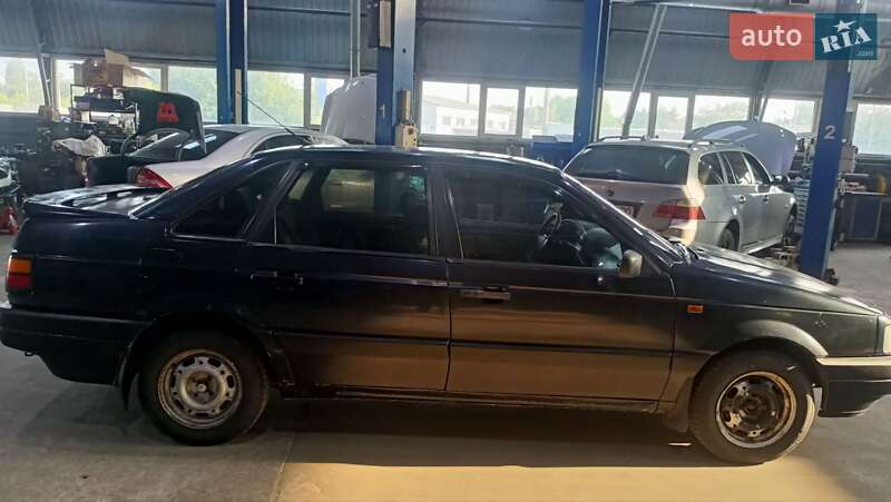Седан Volkswagen Passat 1990 в Чернігові