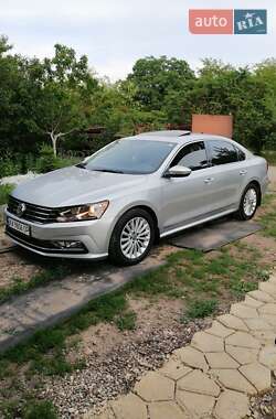 Седан Volkswagen Passat 2016 в Харькове