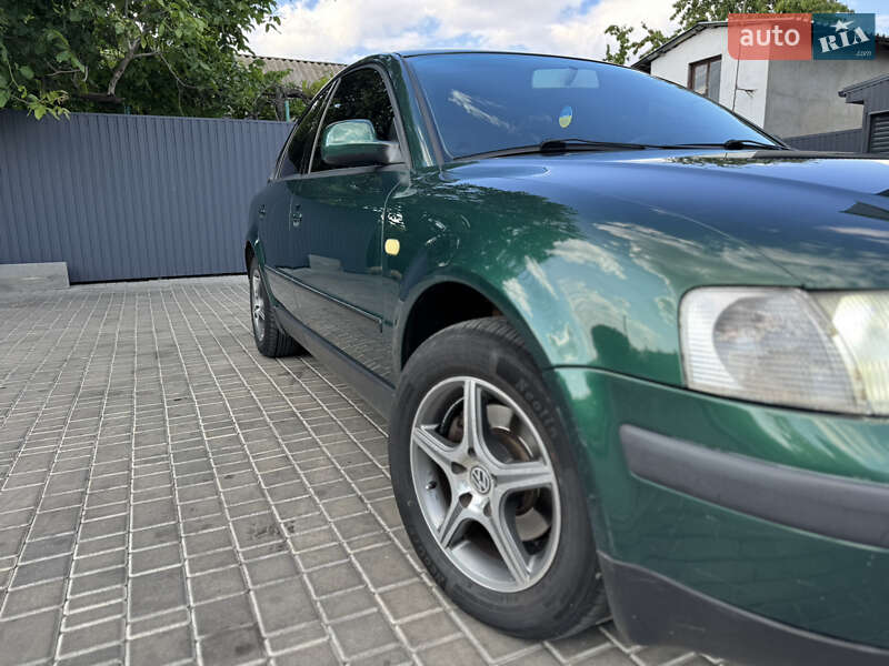 Седан Volkswagen Passat 2000 в Одессе