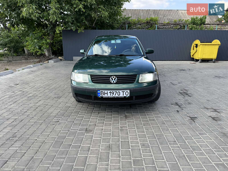 Седан Volkswagen Passat 2000 в Одессе