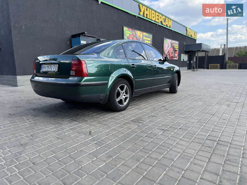 Седан Volkswagen Passat 2000 в Одессе