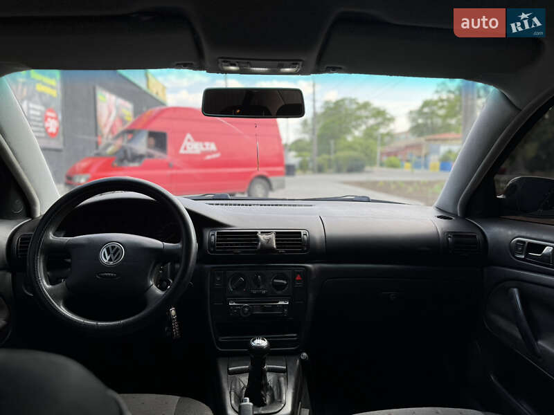 Седан Volkswagen Passat 2000 в Одессе