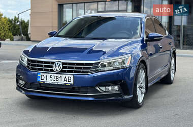 Седан Volkswagen Passat 2016 в Днепре