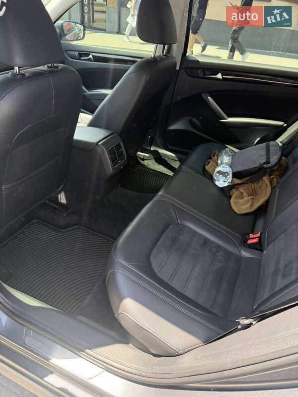 Седан Volkswagen Passat 2014 в Виннице