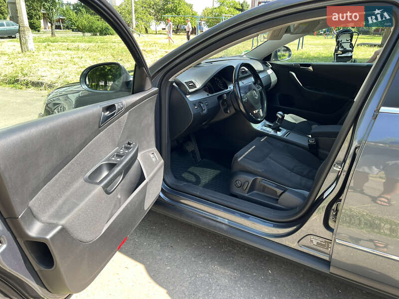 Універсал Volkswagen Passat 2010 в Калуші