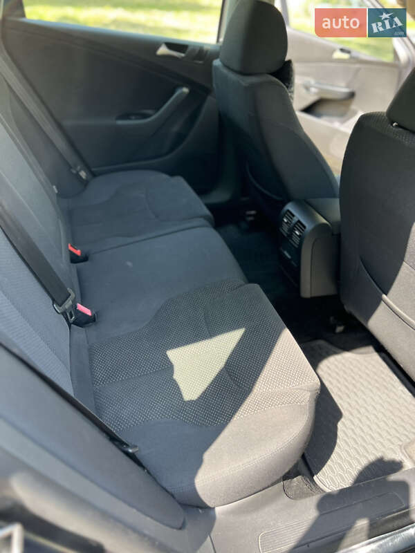 Універсал Volkswagen Passat 2010 в Калуші