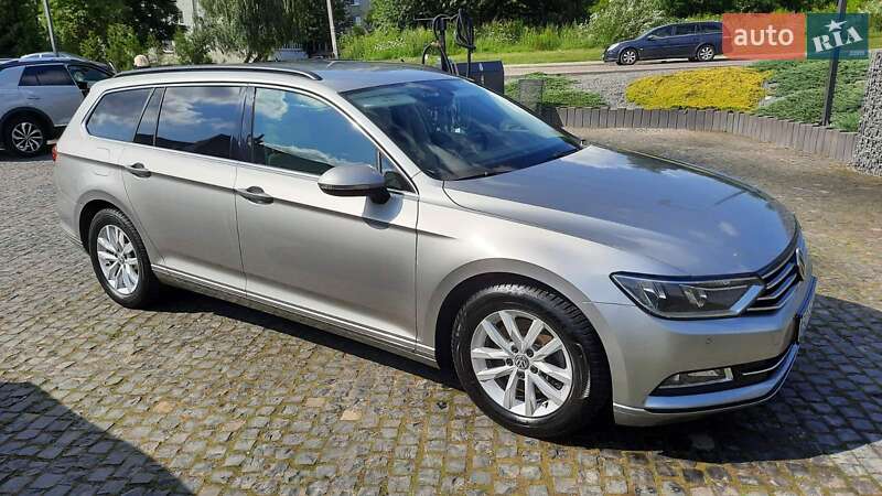 Седан Volkswagen Passat 2015 в Львові