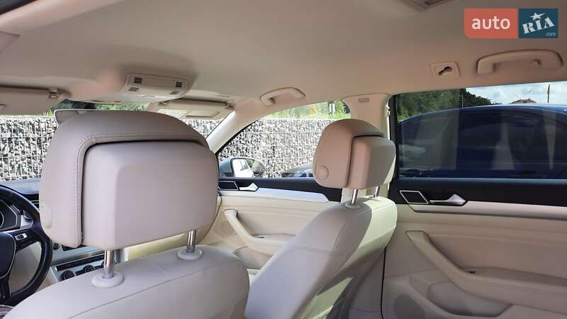 Седан Volkswagen Passat 2015 в Львові