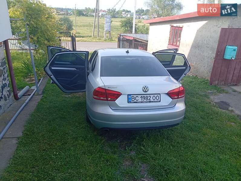 Седан Volkswagen Passat 2012 в Львове