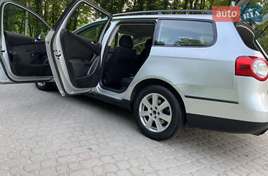 Універсал Volkswagen Passat 2009 в 