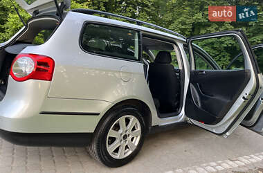 Універсал Volkswagen Passat 2009 в 