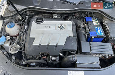 Універсал Volkswagen Passat 2009 в 