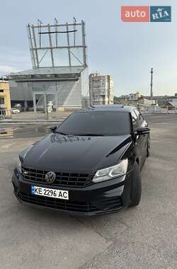 Седан Volkswagen Passat 2016 в Днепре