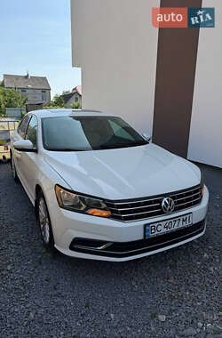 Седан Volkswagen Passat 2016 в Львове
