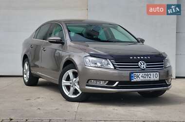 Седан Volkswagen Passat 2011 в Сарнах