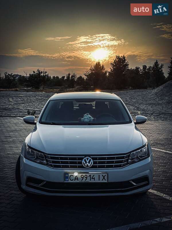 Седан Volkswagen Passat 2017 в Черкасах
