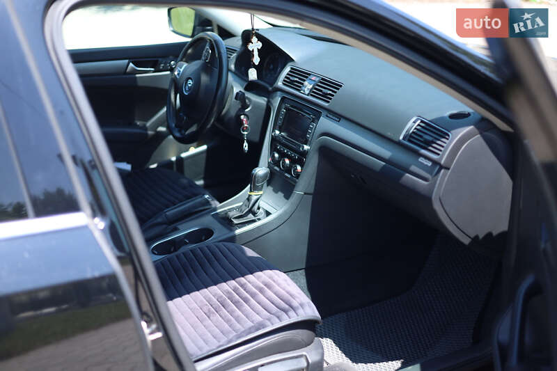Седан Volkswagen Passat 2014 в Ужгороде