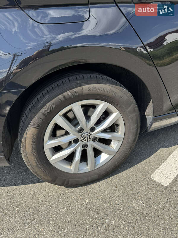 Универсал Volkswagen Passat 2018 в Киеве фото 7 Универсал Volkswagen Passat 2018 в Киеве
