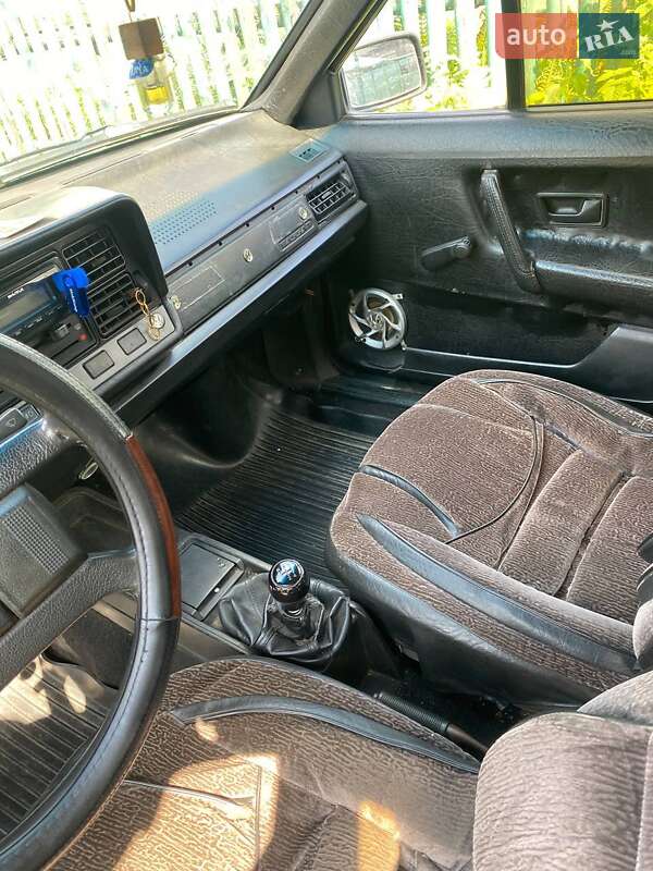 Седан Volkswagen Passat 1987 в Березному