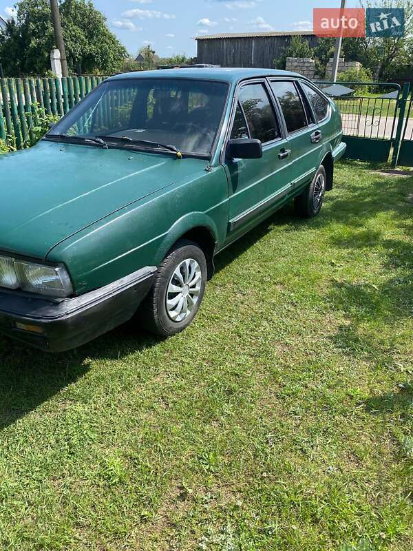 Седан Volkswagen Passat 1987 в Березному