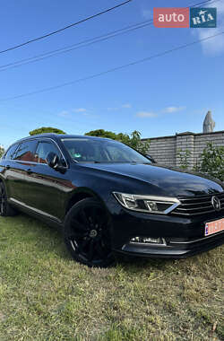 Універсал Volkswagen Passat 2015 в Звягелі