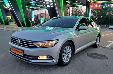Седан Volkswagen Passat 2016 в Одессе
