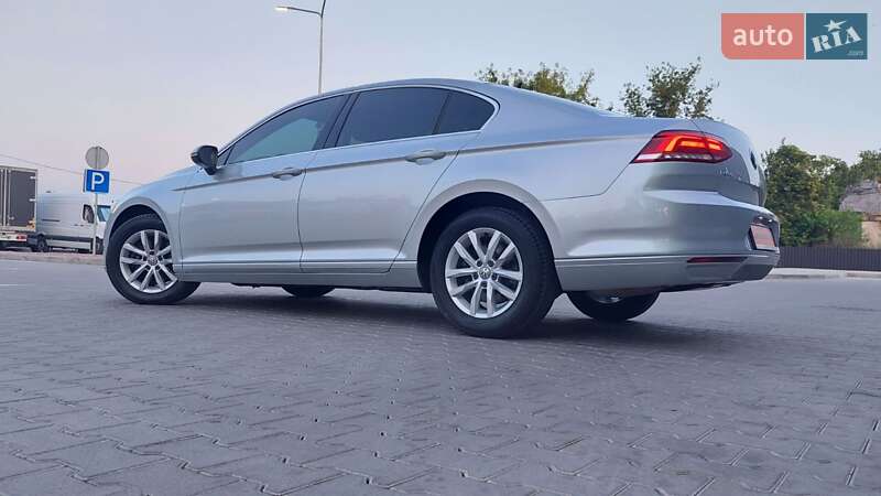 Седан Volkswagen Passat 2016 в Одесі
