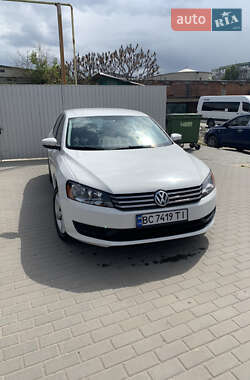 Седан Volkswagen Passat 2013 в Сумах