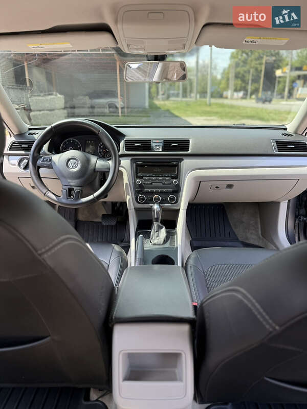 Седан Volkswagen Passat 2012 в Харькове