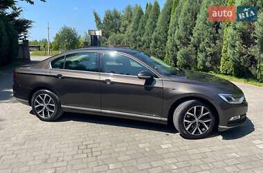 Седан Volkswagen Passat 2016 в Львове