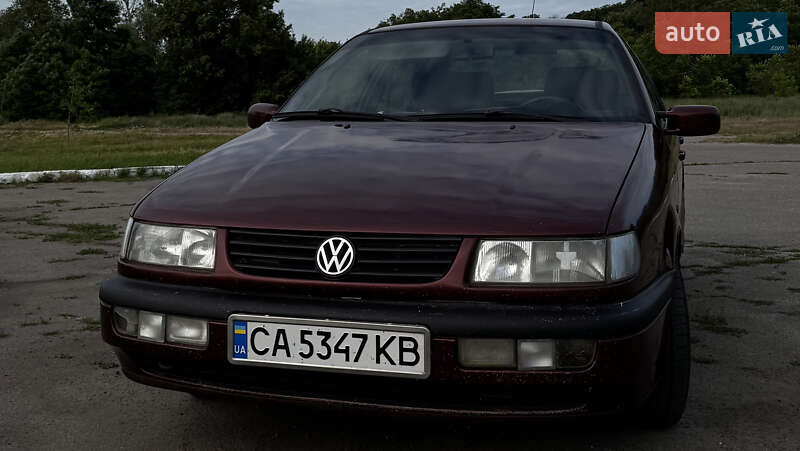 Седан Volkswagen Passat 1996 в Черкасах